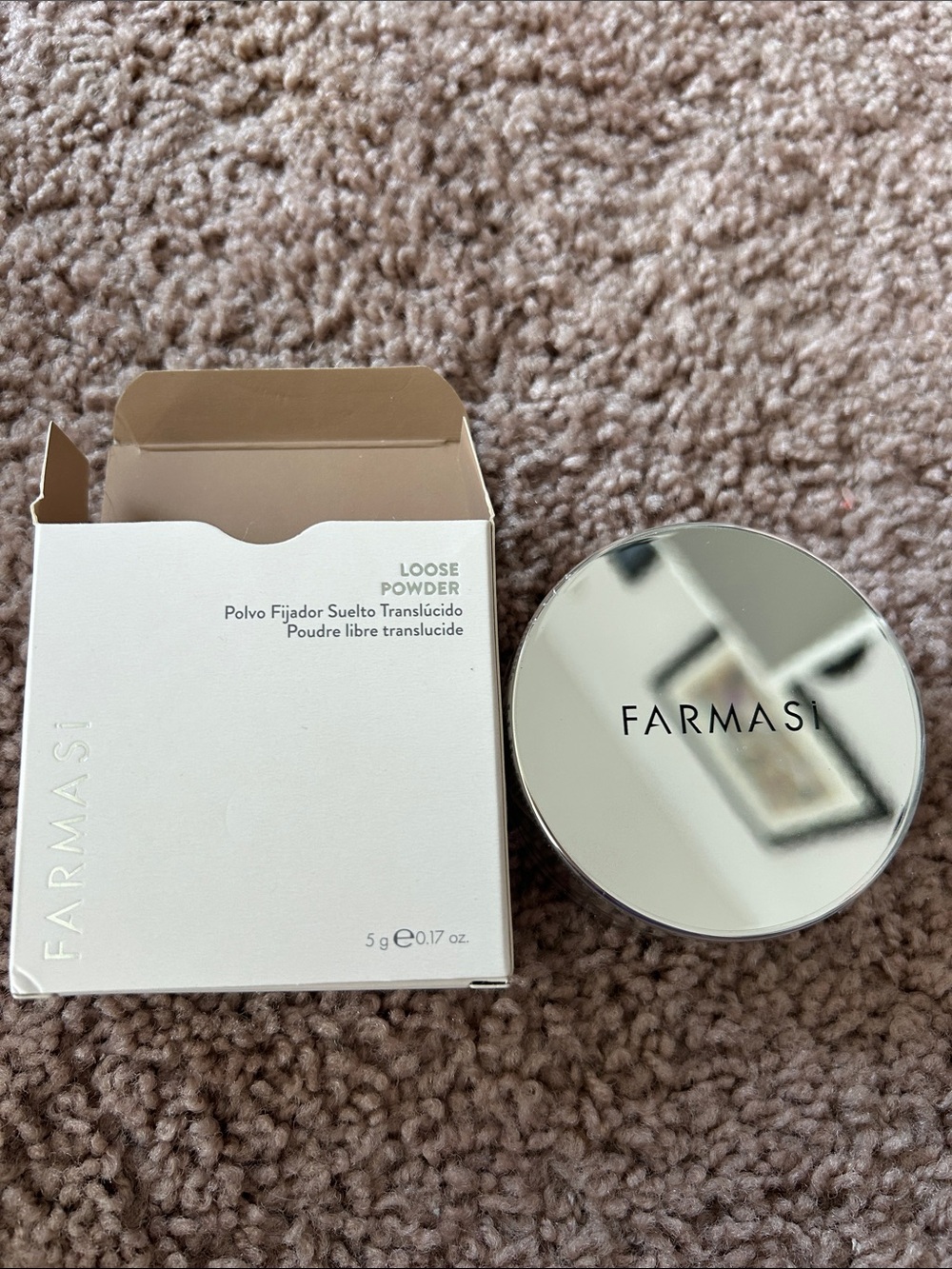 Farmasi Loose Translucent Powder Compact in White and Silver